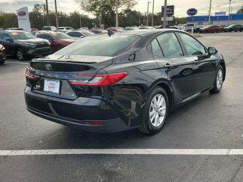 Used 2025 Toyota Camry LE image 3