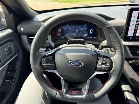 Used 2025 Ford Explorer ST AWD/4WD image 12