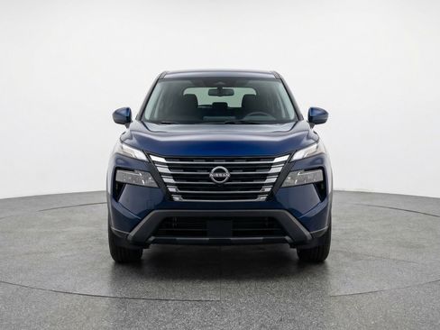 Used 2025 Nissan Rogue SV AWD/4WD image 2