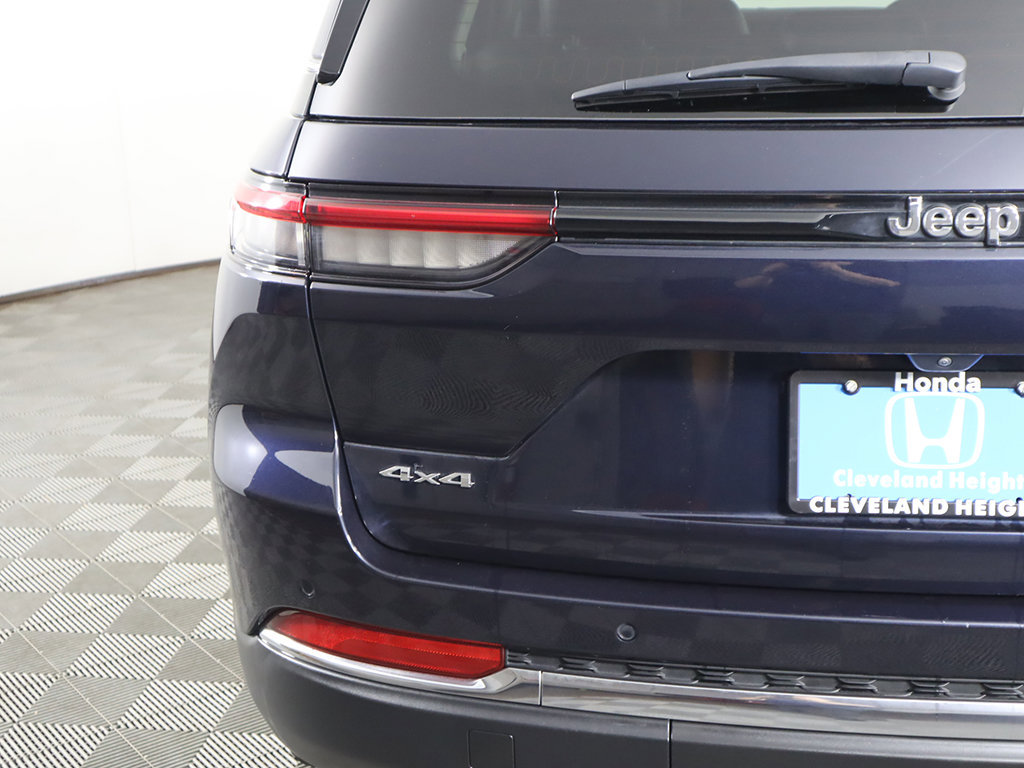 Used 2023 Jeep Grand Cherokee Limited AWD/4WD image 16