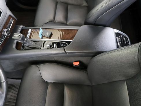 Used 2016 Volvo XC90 T6 Momentum AWD/4WD image 40