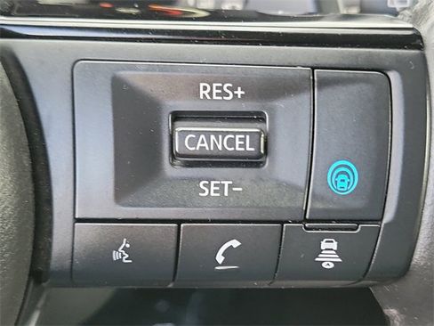 Used 2021 Nissan Rogue Platinum image 9