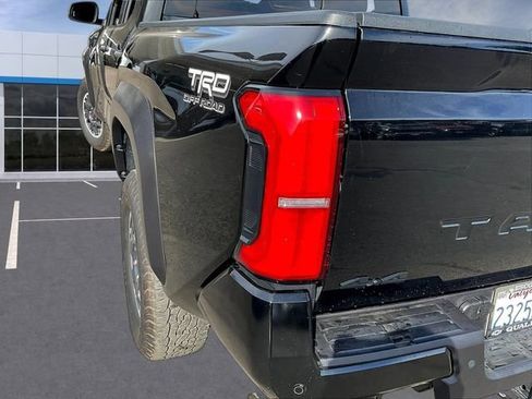 Used 2025 Toyota Tacoma TRD Off-Road w/ TRD Off Road Upgrade Package AWD/4WD image 26