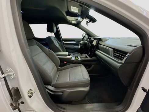 Used 2025 GMC Terrain Elevation image 32