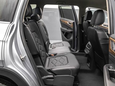 Used 2024 Volkswagen Atlas SE image 28