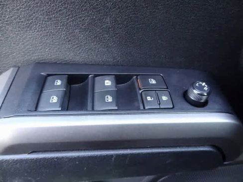 Used 2022 Toyota Tacoma SR5 image 10