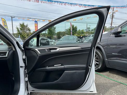 Used 2017 Ford Fusion SE image 21