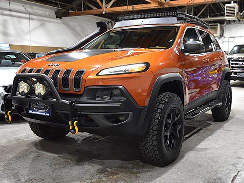 Used 2015 Jeep Cherokee Trailhawk w/ Comfort/Convenience Group AWD/4WD image 8