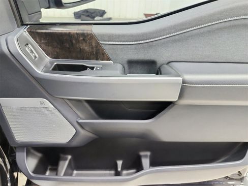 Used 2024 Ford F250 Lariat w/ Chrome Package image 46