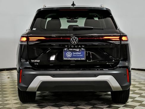 Certified 2025 Volkswagen Tiguan SE image 7