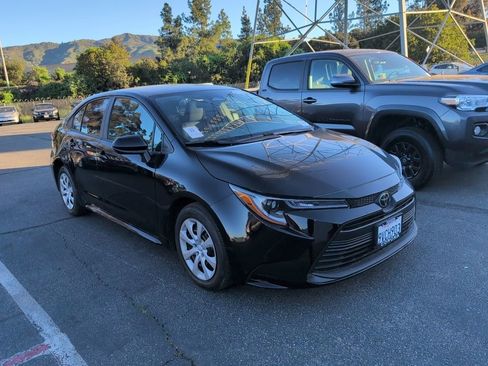 Used 2025 Toyota Corolla LE image 3