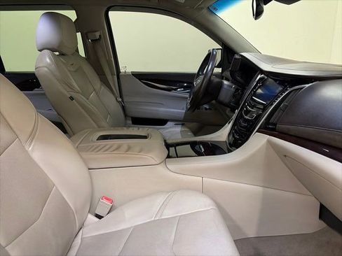 Used 2015 Cadillac Escalade Luxury image 36