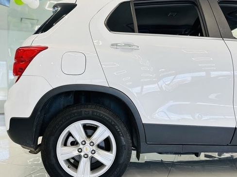 Used 2019 Chevrolet Trax LT w/ LT Convenience Package image 11