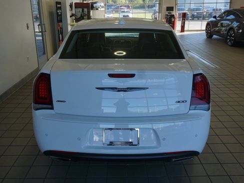 Used 2023 Chrysler 300 Touring L image 16