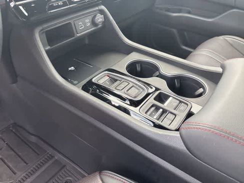 Used 2025 Honda Pilot Black Edition image 16