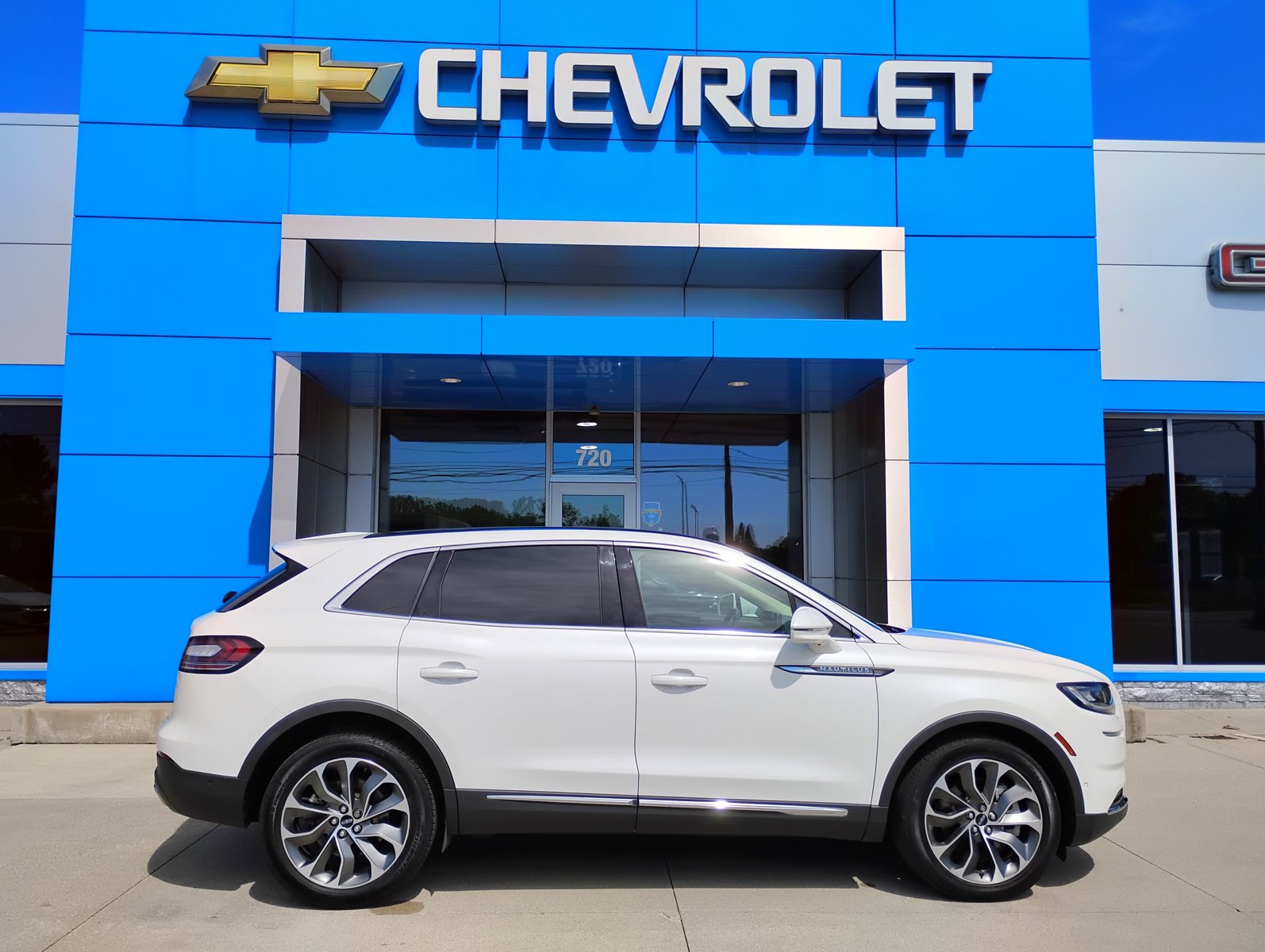 Used 2021 Lincoln Nautilus Reserve w/ Equipment Group 201A AWD/4WD image 4