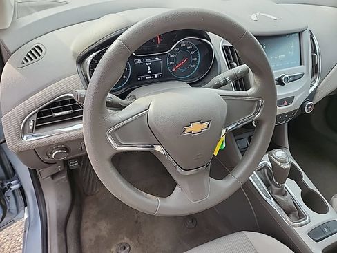 Used 2018 Chevrolet Cruze LS FWD image 9