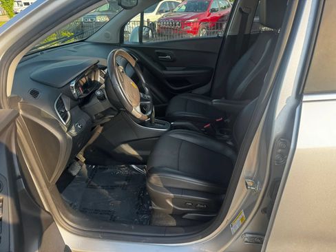 Used 2018 Chevrolet Trax LT w/ LT Convenience Package AWD/4WD image 13