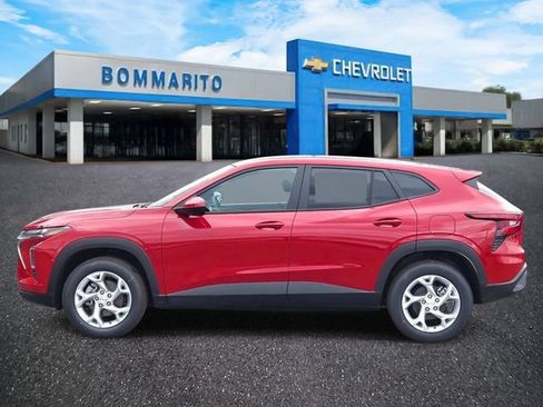 New 2026 Chevrolet Trax LS w/ LS Convenience Package FWD image 2