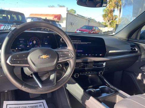 Used 2025 Chevrolet Traverse LT image 13