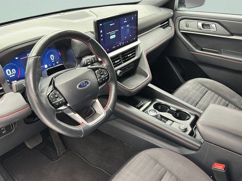 Used 2025 Ford Explorer ST-Line w/ ST-Line Street Pack AWD/4WD image 13