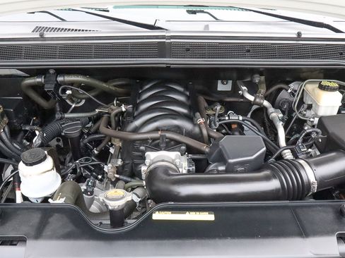 Used 2015 Nissan Titan S image 16