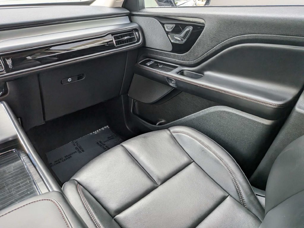 Certified 2024 Lincoln Aviator 2WD w/ Premium Package image 18