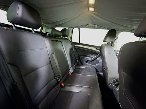 Used 2015 Volkswagen Golf TDI S image 25