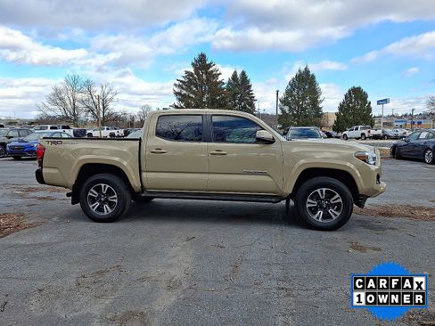 Used 2019 Toyota Tacoma TRD Sport image 9