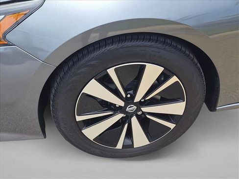 Used 2022 Nissan Altima 2.5 SV FWD image 21