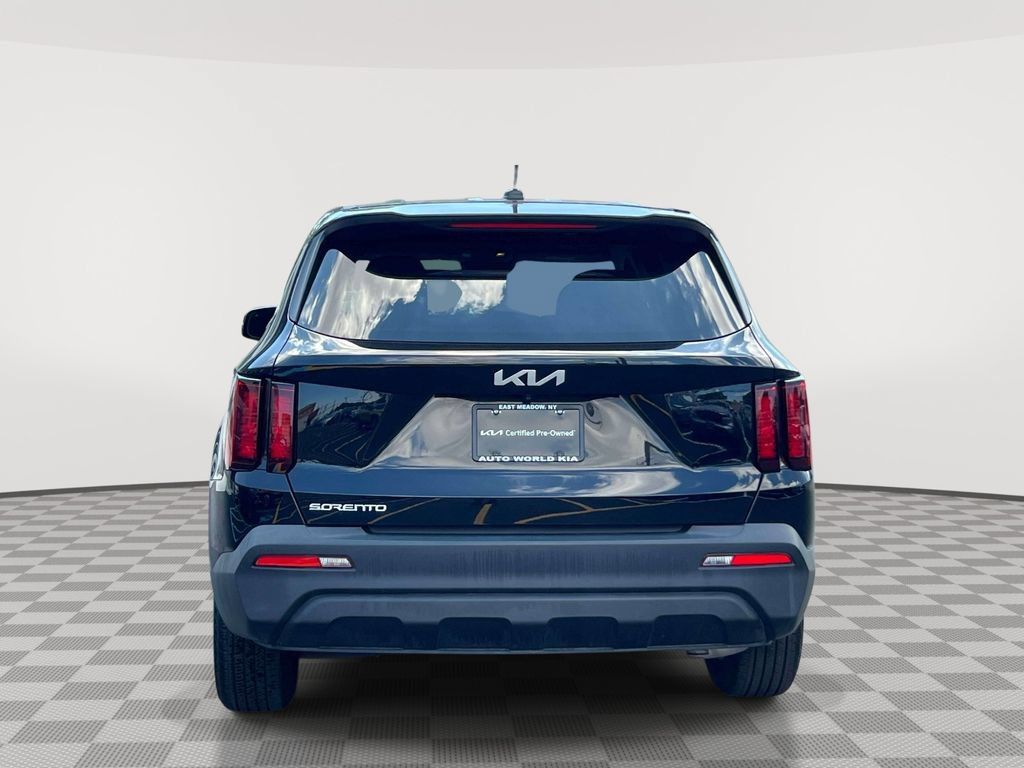 Certified 2023 Kia Sorento LX FWD image 6