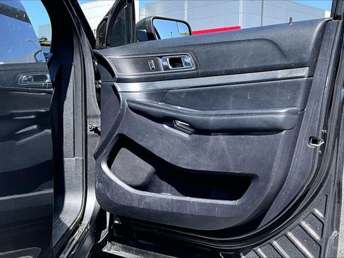 Used 2019 Ford Explorer XLT w/ Class III Trailer Tow Package image 28