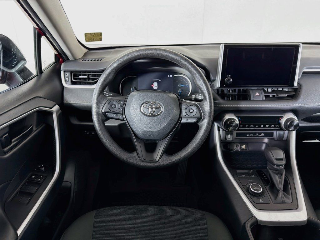 Used 2025 Toyota RAV4 LE AWD/4WD image 22