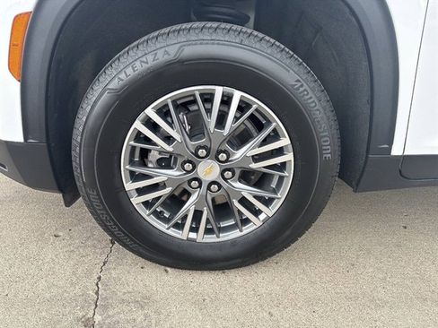 Used 2026 Chevrolet Traverse LT AWD/4WD image 2
