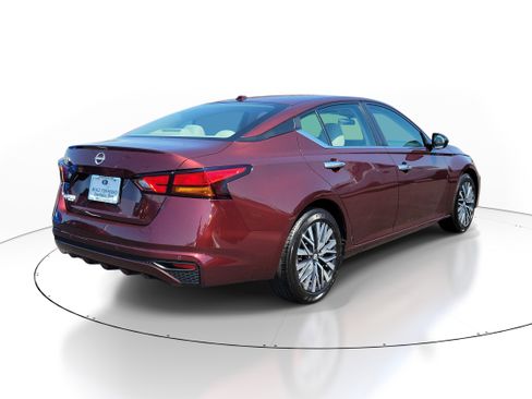 Used 2025 Nissan Altima 2.5 SV image 4