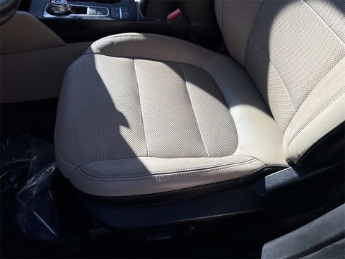 Used 2020 Ford Escape Titanium image 17