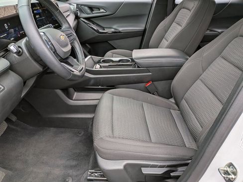 Used 2025 Chevrolet Equinox LT image 12