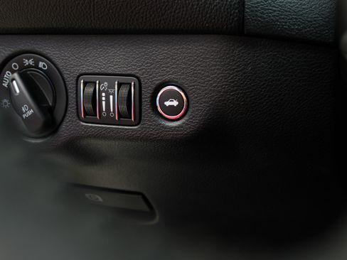 Used 2016 Dodge Challenger R/T Scat Pack w/ Leather Interior Group image 40