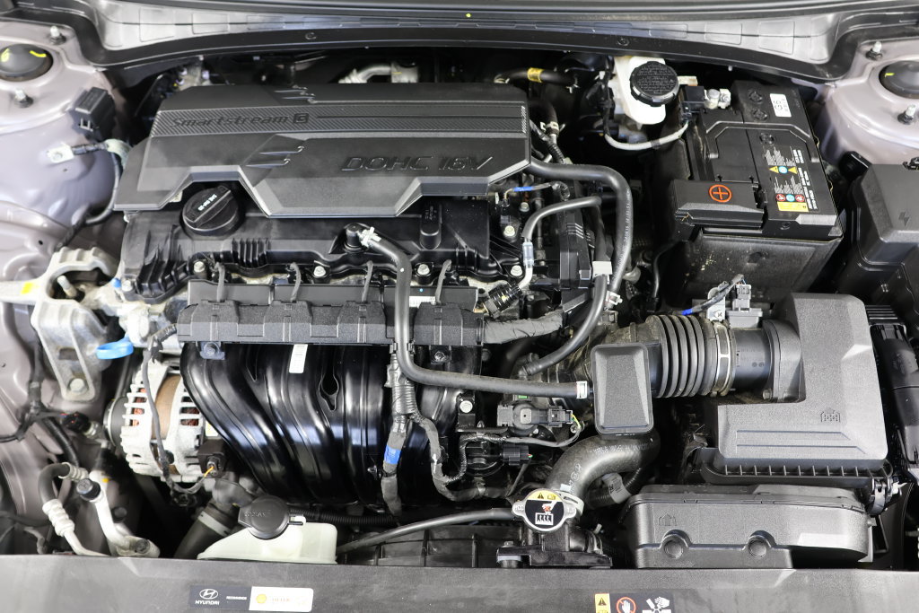 Used 2025 Hyundai Elantra SEL FWD image 24