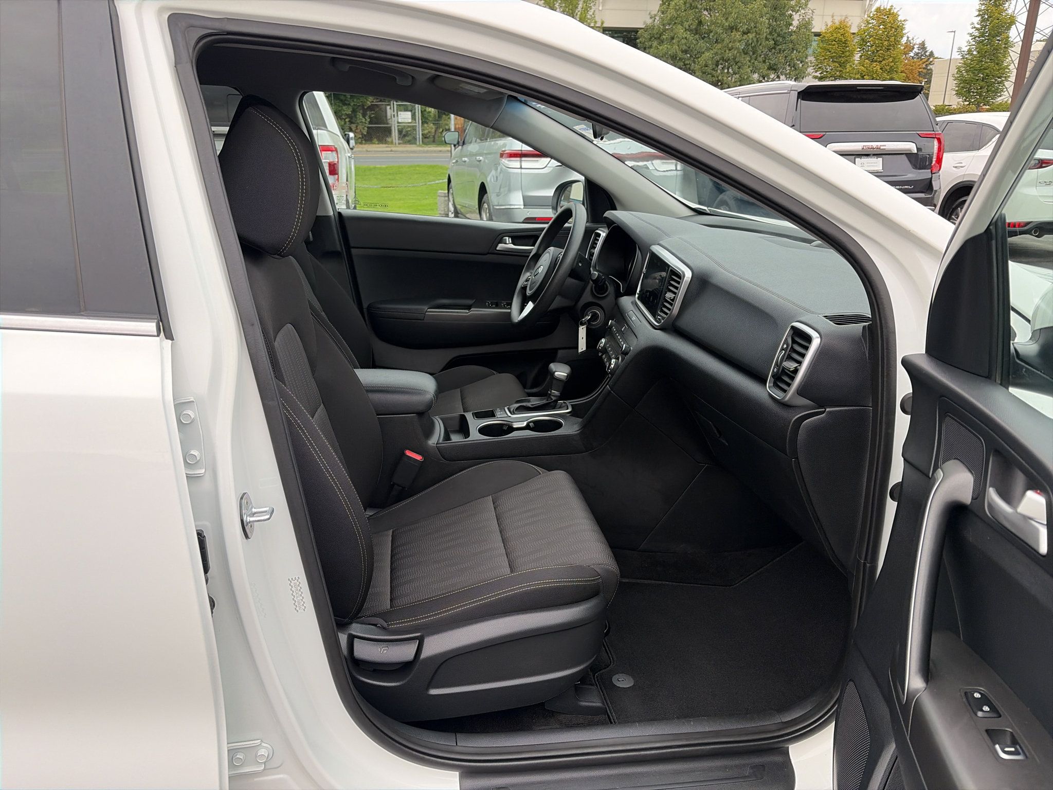 Used 2020 Kia Sportage LX AWD/4WD image 18
