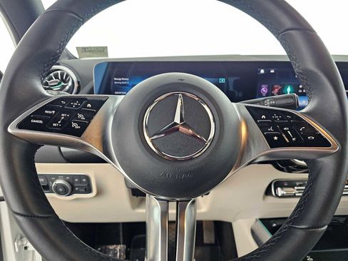 Used 2025 Mercedes-Benz GLA 250 image 23