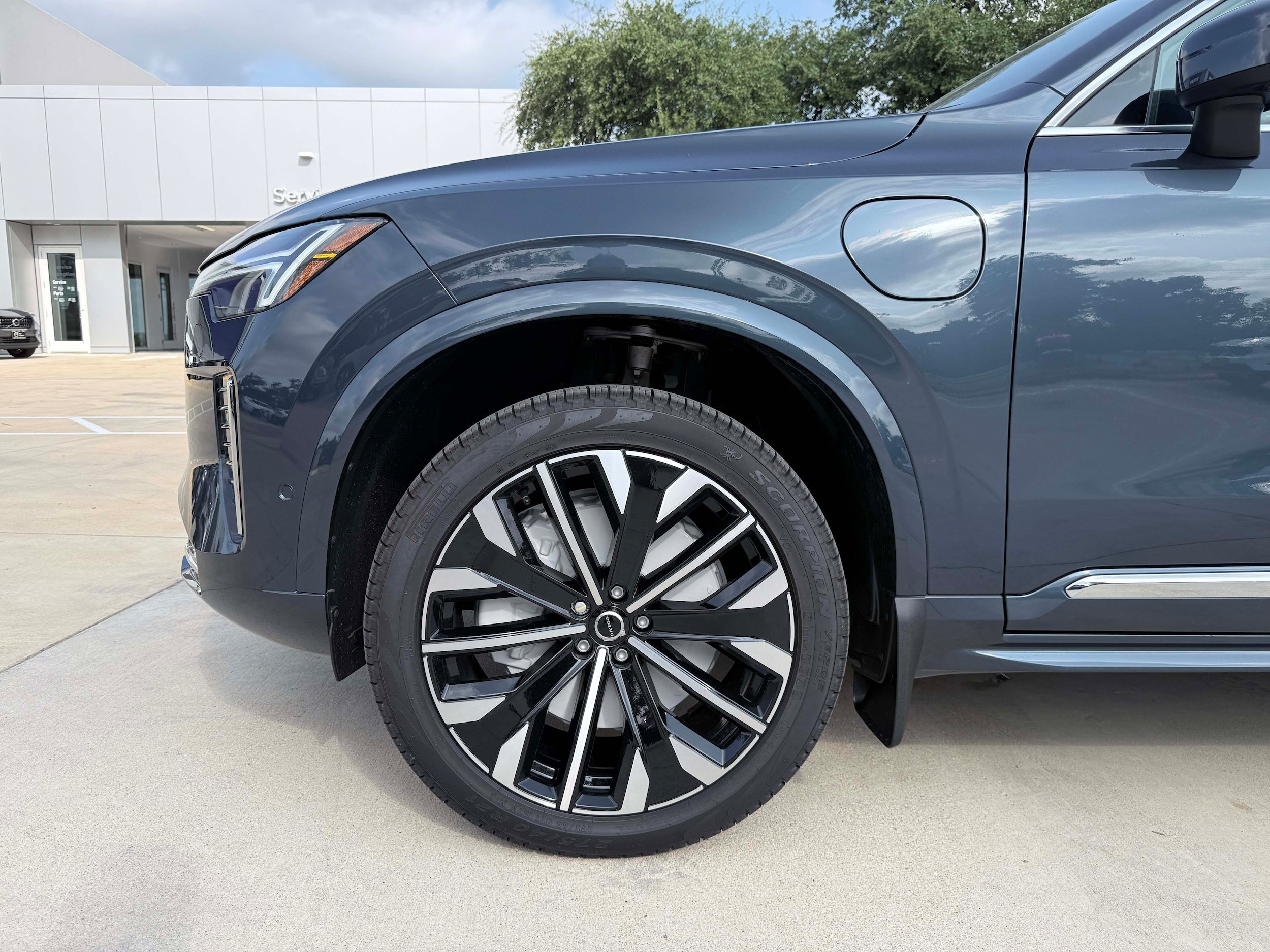 New 2026 Volvo XC90 T8 Plus w/ Protection Package Premier AWD/4WD image 10