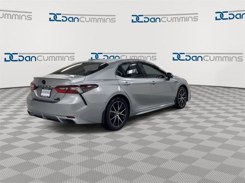 Used 2021 Toyota Camry SE image 8