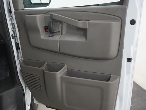Used 2025 Chevrolet Express 3500 LT w/ LT Preferred Equipment Group RWD image 11