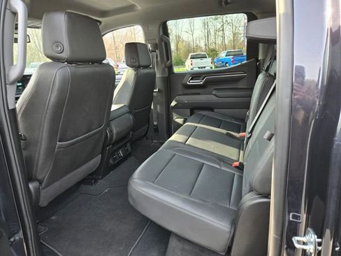 Used 2025 GMC Sierra 1500 SLT AWD/4WD image 12