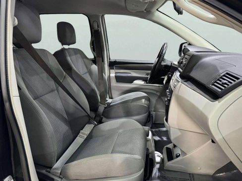 Used 2012 Volkswagen Routan S image 46