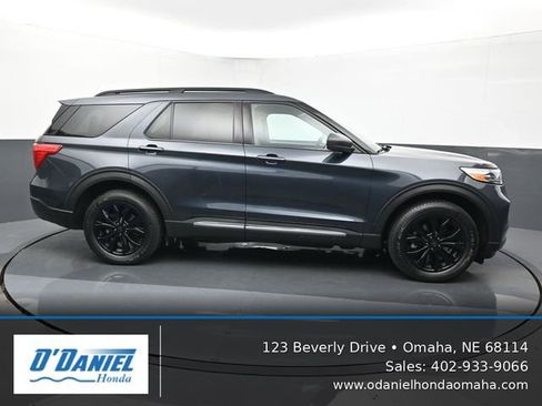 Used 2022 Ford Explorer XLT w/ Equipment Group 202A AWD/4WD image 7