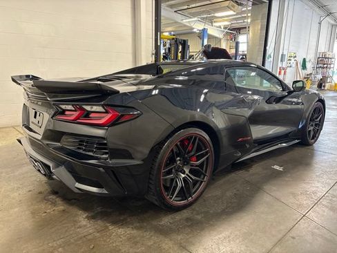Used 2023 Chevrolet Corvette Z06 w/ Chrome Exterior Badge Package RWD image 4