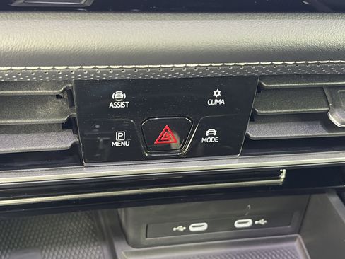 Used 2024 Volkswagen Atlas Cross Sport SE w/ Panoramic Sunroof Package image 25