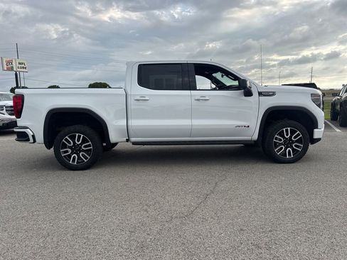 Used 2024 GMC Sierra 1500 AT4 w/ Technology Package AWD/4WD image 8